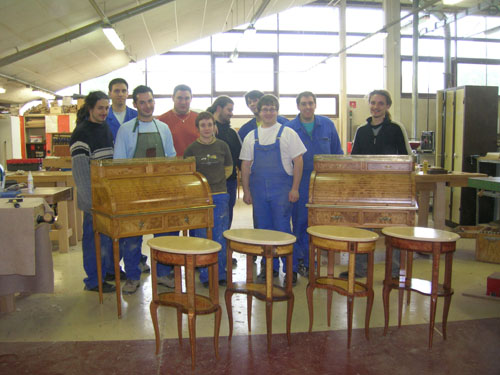 Photo de classe en atelier avec professeur